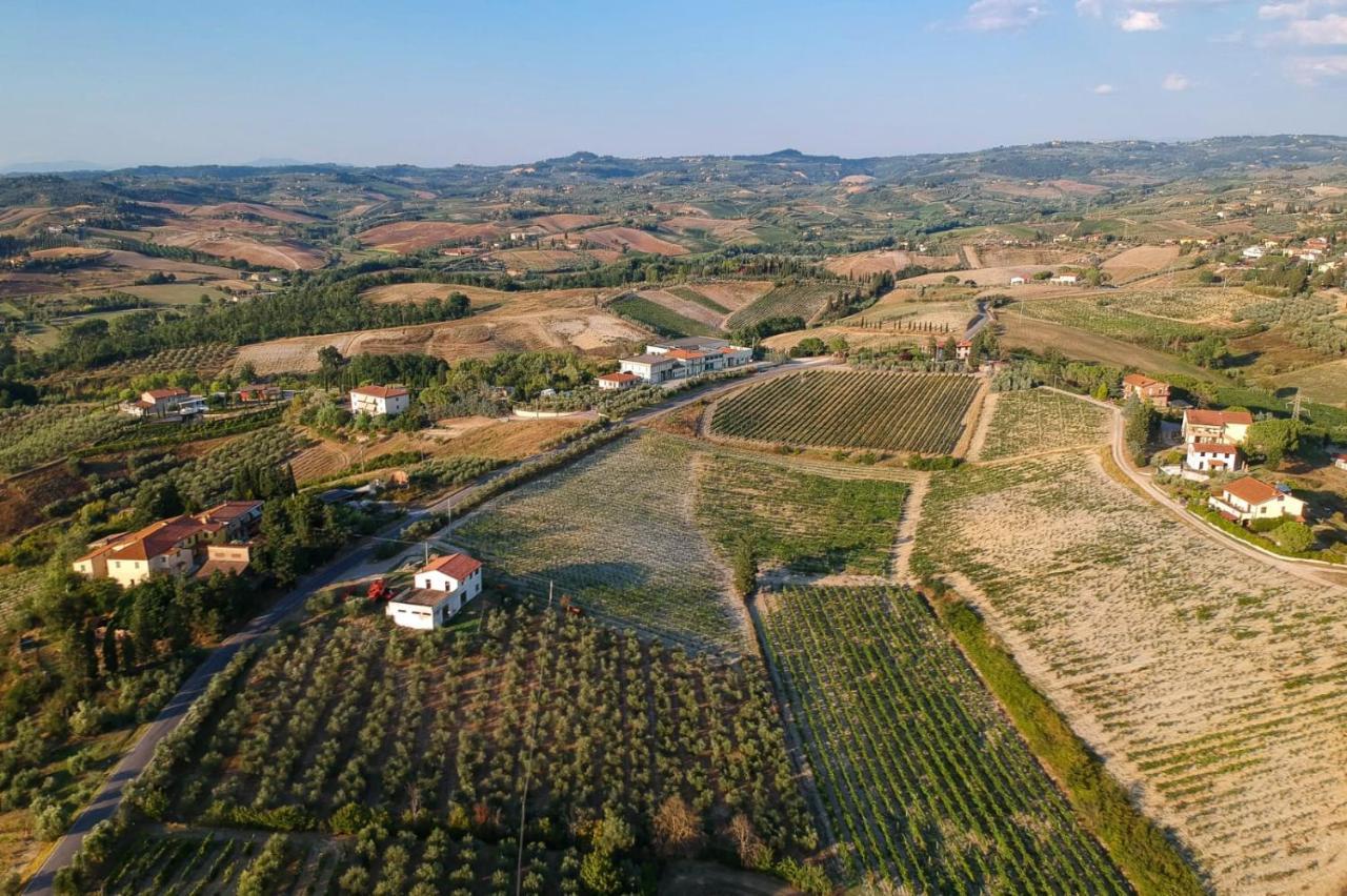 Agricamping Poggio Ai Pini Wine Camping เชร์ตาลโด ภายนอก รูปภาพ