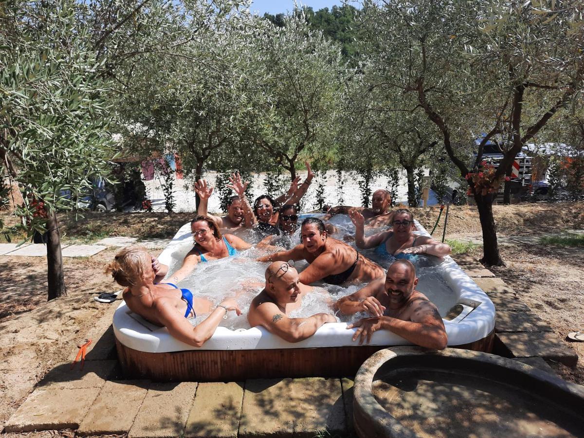 Agricamping Poggio Ai Pini Wine Camping เชร์ตาลโด ภายนอก รูปภาพ